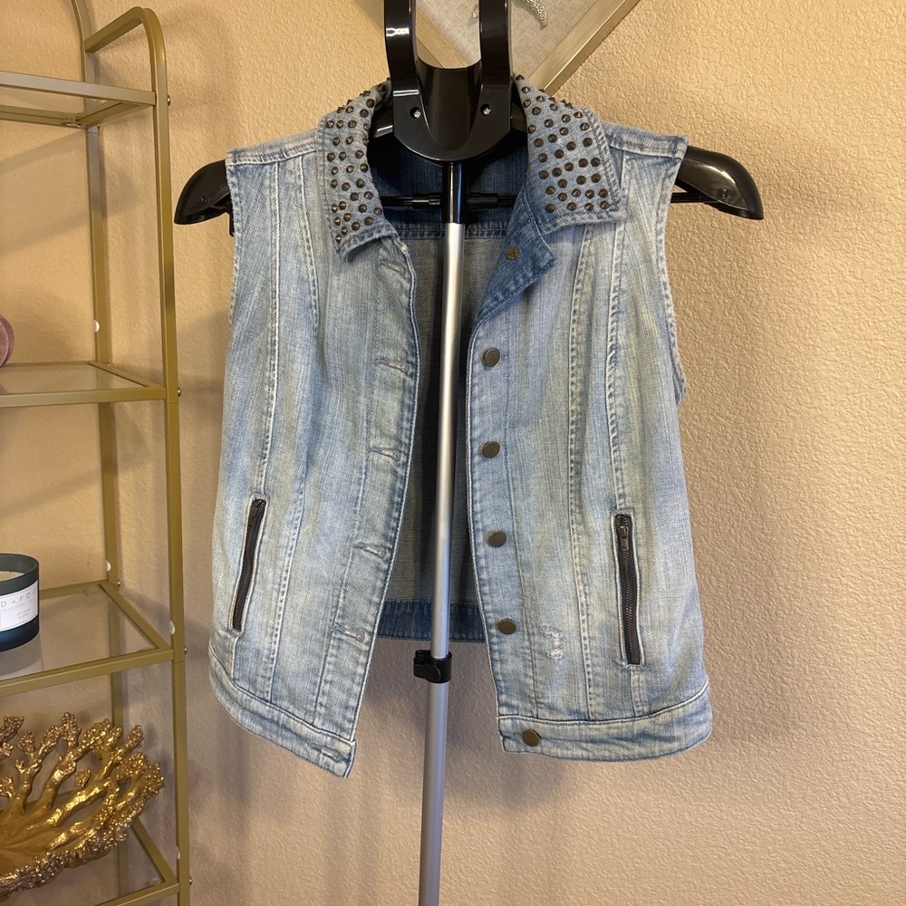 GUESS Studded‎ Denim Moto Vest Lace Print Back Panel Zip Pockets XS